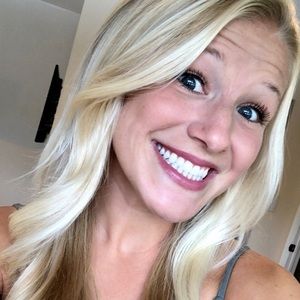 Meet your Posher, Emilee